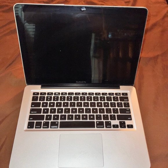 Apple MacBook Pro 13.3" Laptop Mid 2010 4GB | 240-GB SSD | 2.4 GHz Core 2 Duo - Picture 10 of 10